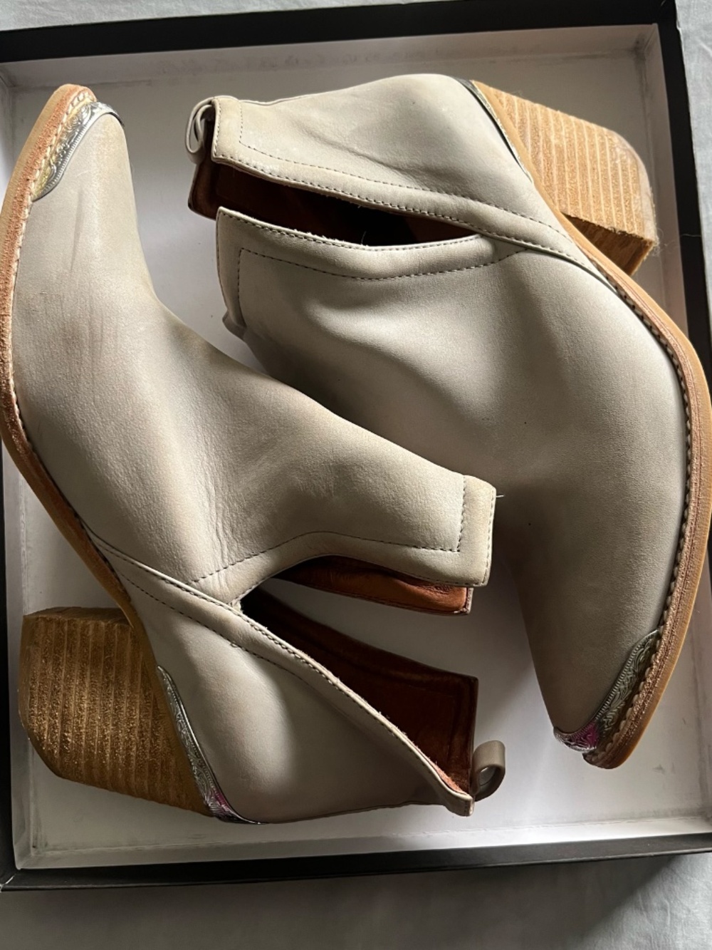 Jeffrey Campbell Rosalee Ivory Leather Ankle Bootie Block Heel Womens Size 8.5